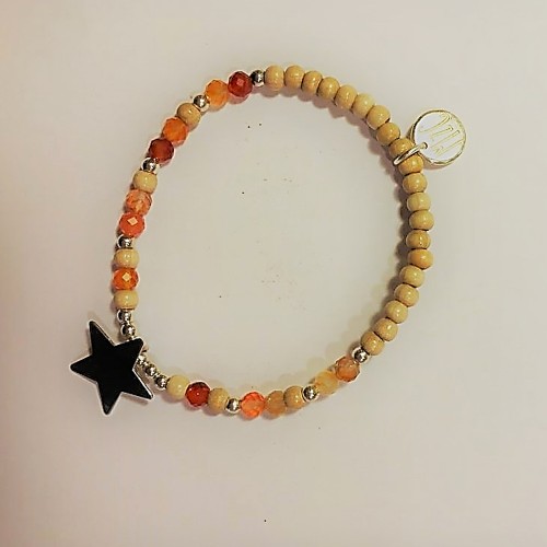 Le bracelet est porté avec de la Piétersite 2