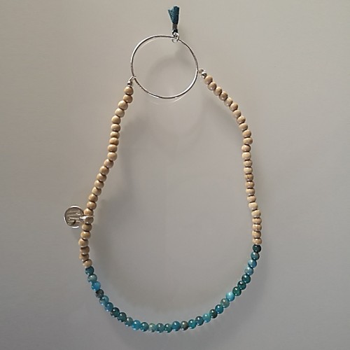 Le bracelet est porté avec de la Serpentine 2