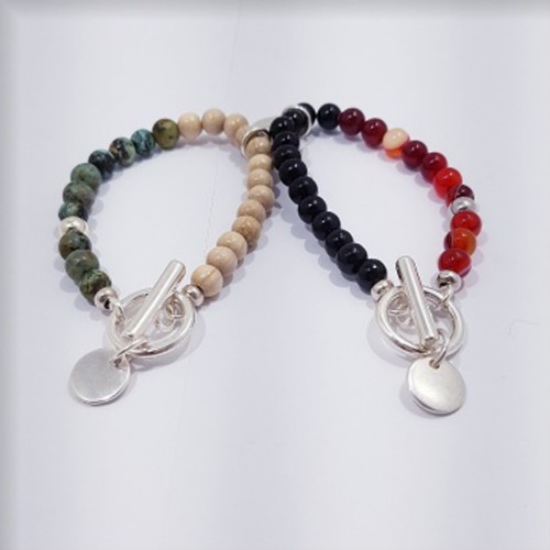 Le bracelet est porté avec de L’Agate vert veine 2