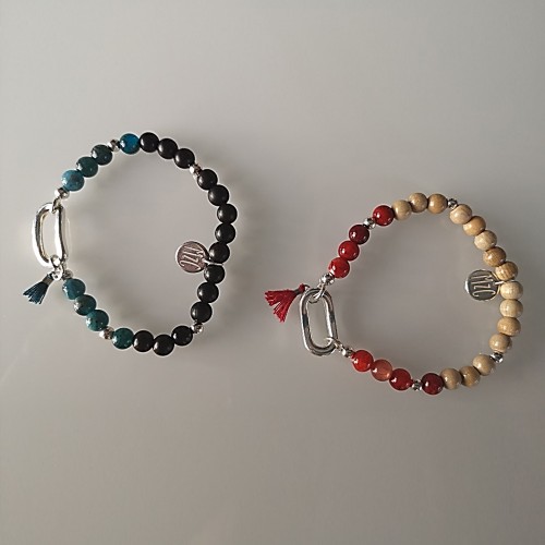 Le bracelet est porté avec de la Piétersite 2