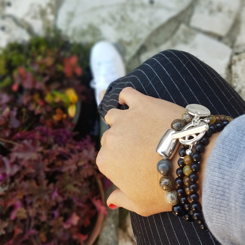Le bracelet est porté avec de la Jaspe Artic