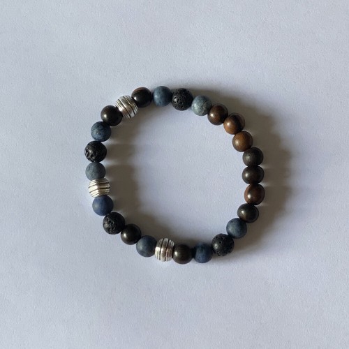Le bracelet est porté avec de la Jaspe Silver, de la pierre de et du Bois d’Ebène Tigre 2