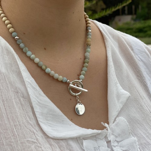 Le collier est porté avec de la Howlite 2