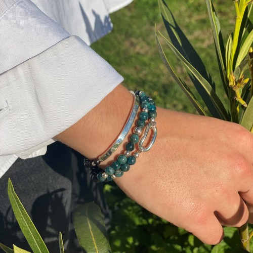 Le bracelet est porté avec de la Jaspe Artic 2