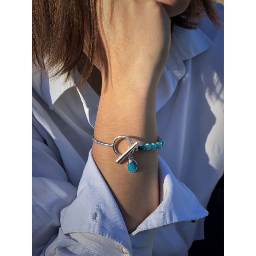 Le bracelet est porté avec de l'Agate vert 2